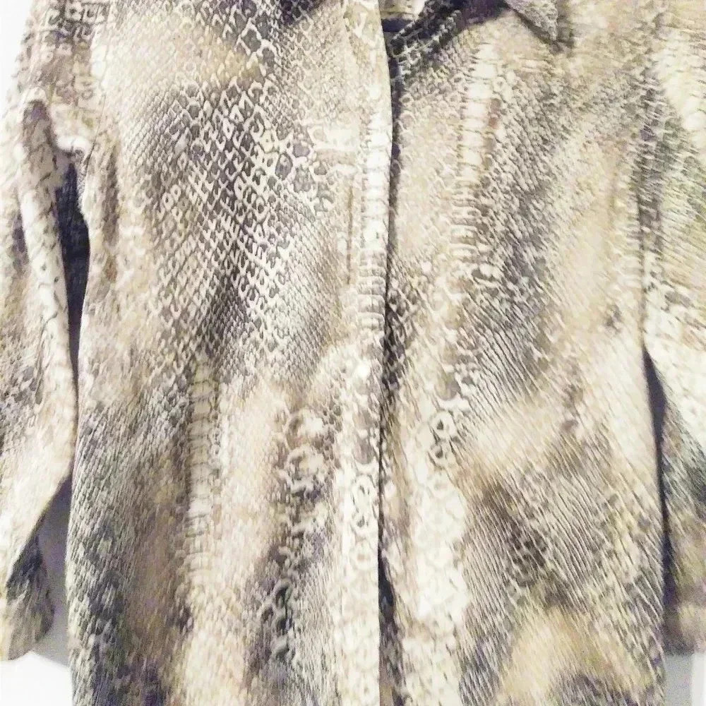 Lauren Ralph Lauren Snake‎ Print Button Down Top - Picture 2 of 5